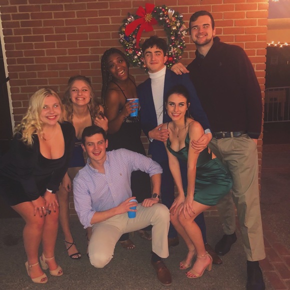 Meet your Posher, Sarina - Picture 2 of 6